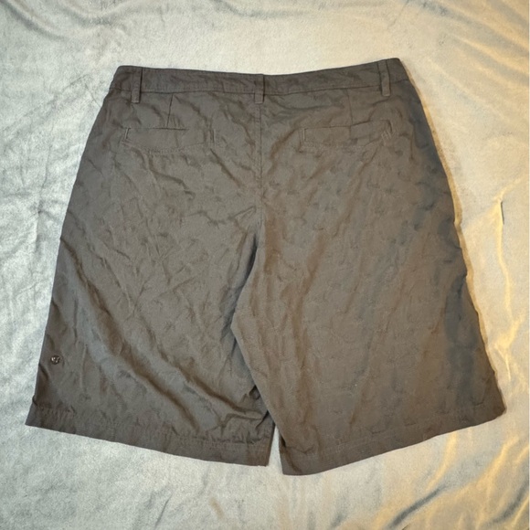 Lululemon Athletica Gray Men's Shorts
#1074 - Picture 6 of 6